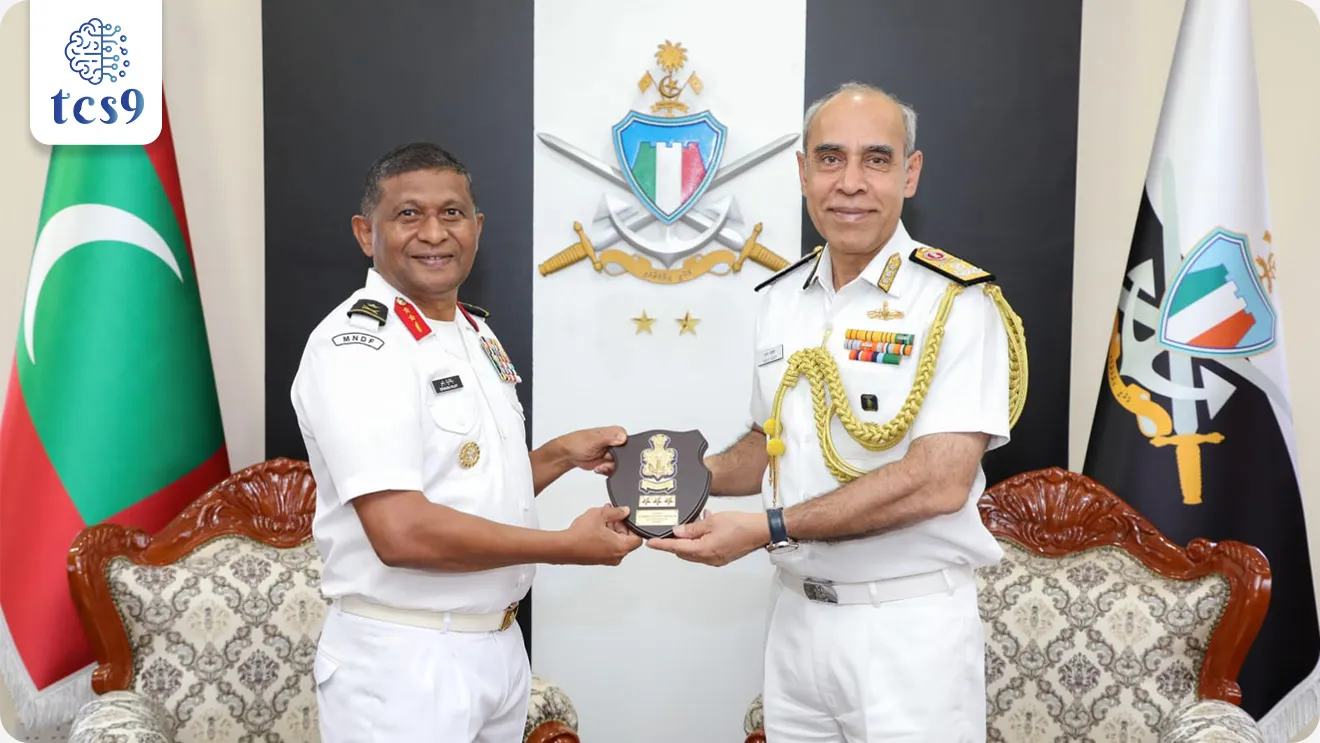• भारतीय नौदलाचे उप-नौदल प्रमुख (Deputy Chief of the Naval Staff - DCNS) मालदीवच्या अधिकृत दौऱ्यावर असून, तेथे आयोजित भारत–मालदीव संयुक्त सागरी सराव ‘एकाथा 2025’च्या समारोप समारंभात सहभागी झाले.
‘एकाथा’ सराव म्हणजे काय ?
• ‘एकाथा’ हा भारतीय नौदल आणि मालदीव नॅशनल डिफेन्स फोर्स (MNDF) यांच्यातील वार्षिक द्विपक्षीय सागरी सराव आहे.
• पहिला सराव : या सरावाची सुरुवात 2017 साली करण्यात आली.
• उद्देश : दोन्ही देशांमधील सागरी सहकार्य आणि समन्वय वाढवणे हा यामागील मुख्य उद्देश आहे.
• ‘एकाथा 2025’ ही या सरावाची 8 वी आवृत्ती होती.
‘एकाथा’ सरावाचे प्रमुख उद्दिष्ट :
• सागरी आणि किनारी भागातील (littoral) संयुक्त कारवायांमध्ये कार्यक्षम समन्वय साधणे.
• प्रादेशिक सागरी सुरक्षेशी संबंधित सामायिक आव्हानांना तोंड देण्याची क्षमता वाढवणे.
• दोन्ही नौदलांमधील व्यावसायिक समज आणि परस्पर विश्वास बळकट करणे.
‘एकाथा’ सरावाचे धोरणात्मक महत्त्व :
• हा सराव भारताच्या MAHASAGAR (Mutual and Holistic Advancement for Security and Growth for All in the Region) या दृष्टिकोनाशी सुसंगत आहे.
• तसेच भारताच्या ‘शेजारी प्रथम' (‘Neighbourhood First’ policy) या मोहिमेला बळकटी देतो.
• हिंद महासागर क्षेत्रातील सुरक्षा व स्थैर्य वाढवण्यासाठी हा सराव महत्त्वाचा मानला जातो.
