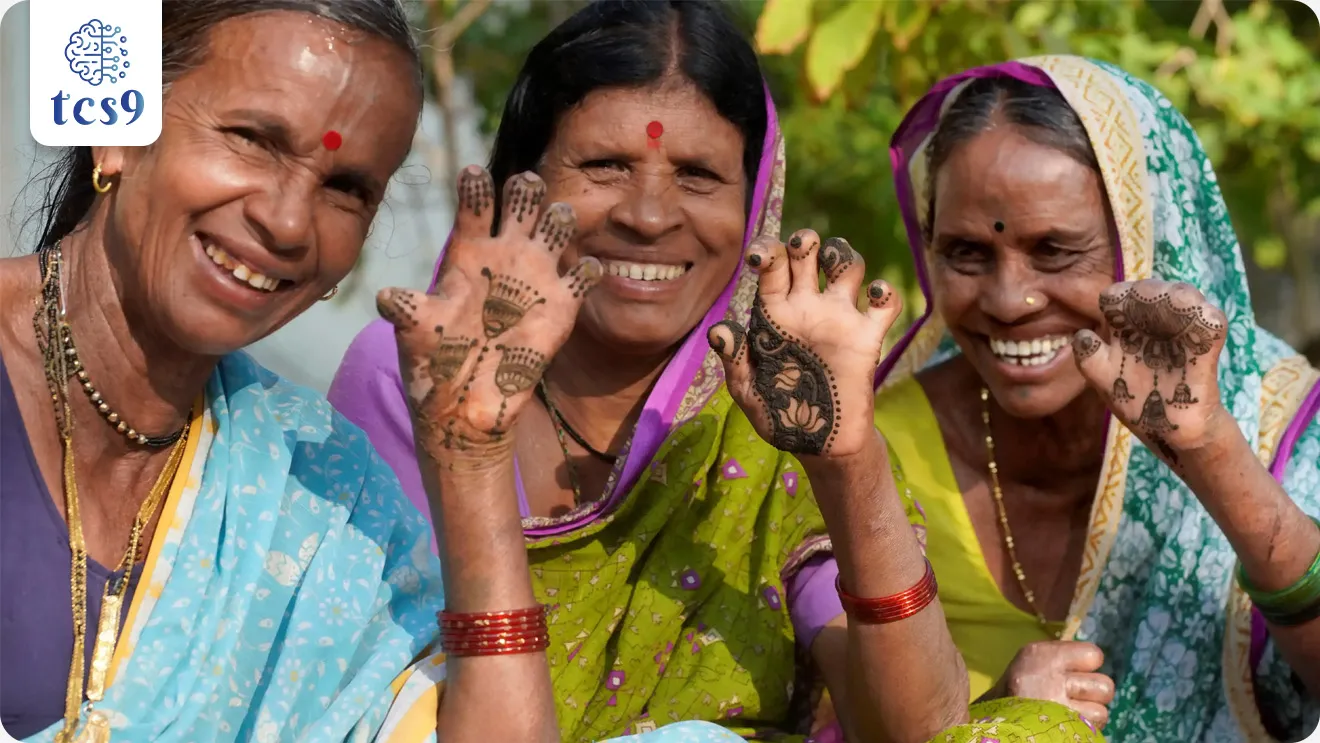 कुष्ठरोगाची प्रमुख लक्षणे काय आहे ?
• त्वचेवर पांढरा किंवा लाल चट्टा दिसतो
• त्वचेची संवेदनक्षमता कमी होते.
• या रोगामुळे त्वचा जाड होऊन शरीराच्या विविध भागांवर गाठी वाढलेल्या दिसून येतात.
• हात आणि पायांमध्ये अशक्तपणा जाणवतो.
• परिणामी बोटे आणि पंजा आतील बाजूला वळतात.