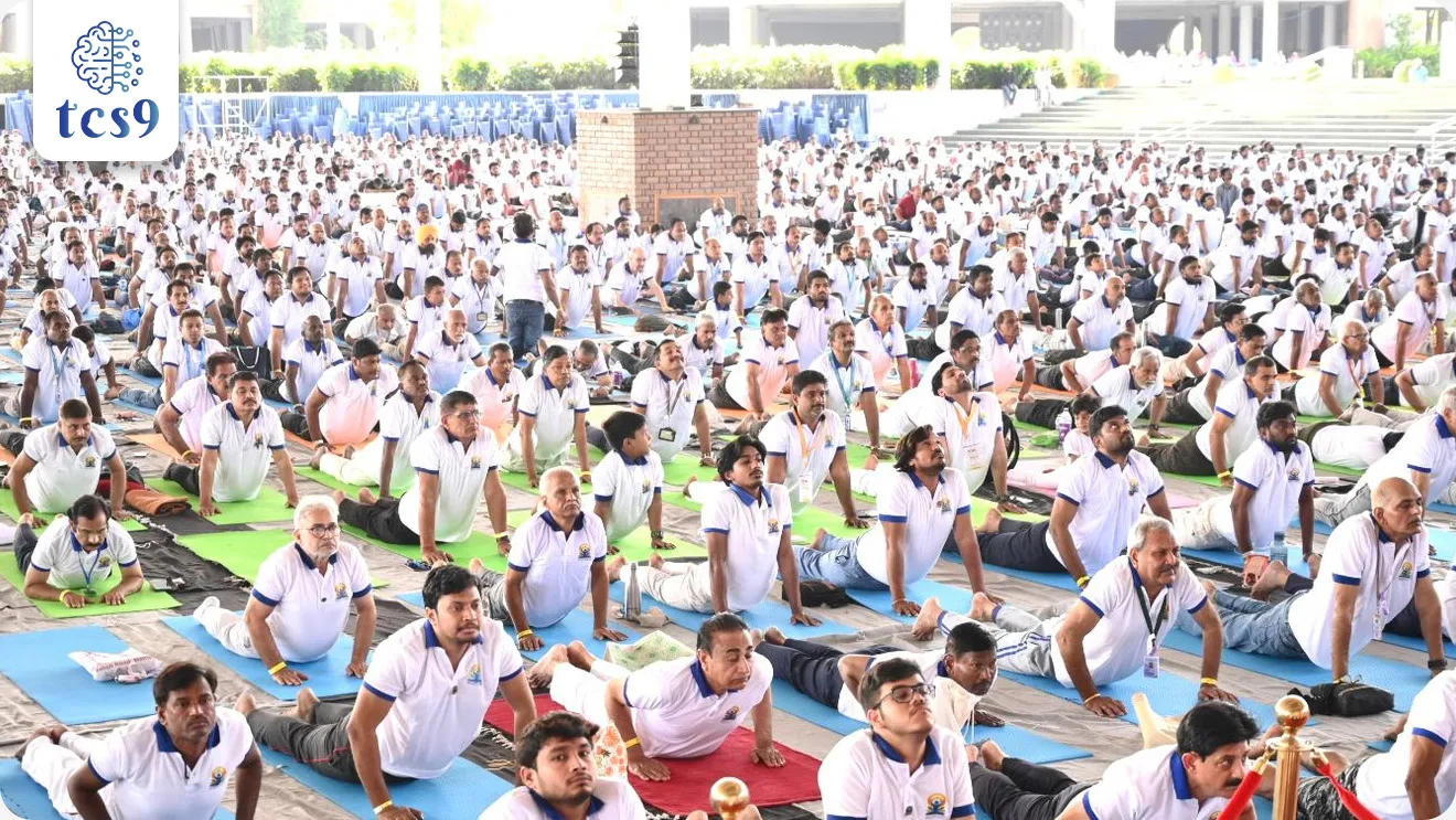 योग महोत्सव–2026
Yoga Mahotsav–2026
📚 Subject : GS
सरळसेवा, तलाठी, वनरक्षक, पोलीस भरती, अग्निवीर , रेल्वे भरती, SSC GD, MPSC, UPSC परीक्षेसाठी विचारलेले / संभाव्य महत्त्वपूर्ण प्रश्न
प्रश्न) आशिया बुक ऑफ रेकॉर्ड्समध्ये नोंद झालेल्या 'योग महोत्सव 2026' चे आयोजन महाराष्ट्रातील कोणत्या जिल्ह्यात करण्यात आले होते ?
1. नाशिक
2. पुणे
3. नागपूर
4. बुलढाणा
उत्तर : बुलढाणा
📰 बातमी काय ?
• आयुष मंत्रालयाच्या मोरारजी देसाई राष्ट्रीय योग संस्थेने महाराष्ट्रात बुलढाणा जिल्ह्यातल्या लोणार इथल्या छत्रपती शिवाजी महाराज उद्यान इथे 'योग महोत्सव–2026' चे आयोजन केले.
🎯 योग महोत्सव-2026 कार्यक्रमाचा तपशील आणि विक्रम :
• ठिकाण - हा कार्यक्रम महाराष्ट्रातील बुलढाणा जिल्ह्यातील लोणार (Lonar) येथे आयोजित करण्यात आला होता.
• विक्रम - जवळपास 5,000 सहभागींनी एकत्रितपणे 'त्रिकोणासन' (Trikonasana) केल्यामुळे या कार्यक्रमाची नोंद 'आशिया बुक ऑफ रेकॉर्ड्स' (Asia Book of Records) मध्ये झाली आहे.
• कालावधी - हा कार्यक्रम आंतरराष्ट्रीय योग दिन 2026 च्या 75 दिवसांच्या उलटगणने चा (Countdown) भाग म्हणून आयोजित केला होता.
🤝 प्रमुख उपक्रम आणि मोहिमा :
या महोत्सवात आयुष मंत्रालयाच्या काही महत्त्वाच्या फ्लॅगशिप उपक्रमांचे सादरीकरण करण्यात आले:
• विमान प्रवासासाठी योग (Yoga for Air Travel) - प्रवासादरम्यानचा थकवा दूर करण्यासाठी योगाचा वापर.
• असंसर्गजन्य रोगांसाठी 10 योग प्रोटोकॉल - कर्करोग, मधुमेह यांसारख्या असंसर्गजन्य (Non-Communicable) रोगांवर नियंत्रण मिळवण्यासाठी विशेष योगासने.
• योग 365 मोहीम - योगाला दैनंदिन जीवनाचा अविभाज्य भाग बनवण्यासाठी राबवलेली मोहीम.
🤔 आंतरराष्ट्रीय योग दिन (IDY) 2026 चा दृष्टिकोन :
• आवृत्ती - 21 जून 2026 मध्ये होणारा हा 12 वा आंतरराष्ट्रीय योग दिन असेल.
• प्रमुख लक्ष - 2026 च्या योग दिनामध्ये असंक्रामक रोग (non‑communicable diseases), वृद्ध व्यक्तींचे आरोग्य आणि कृत्रिम बुद्धिमत्ता (AI) व योग यांचा समन्वय यावर विशेष भर दिला जाईल.
🔑 परीक्षेच्या दृष्टीने IMP रिव्हिजन पॉईंट्स :
• ‘योग महोत्सव–2026’ आयोजन — लोणार, बुलढाणा
• आयोजन संस्था — मोरारजी देसाई राष्ट्रीय योग संस्था
• संबंधित मंत्रालय — आयुष मंत्रालय
• कार्यक्रम स्थळ — छत्रपती शिवाजी महाराज उद्यान
• विक्रम — सामूहिक त्रिकोणासन
• सहभाग — सुमारे 5,000 लोक
• नोंद — Asia Book of Records